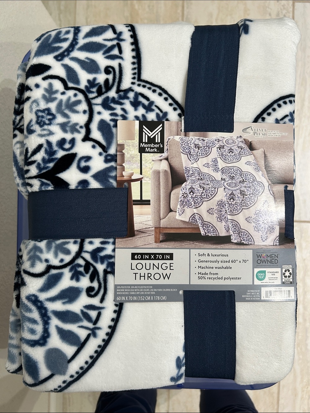 Member's Mark Navy and White Plush Lounge Throw